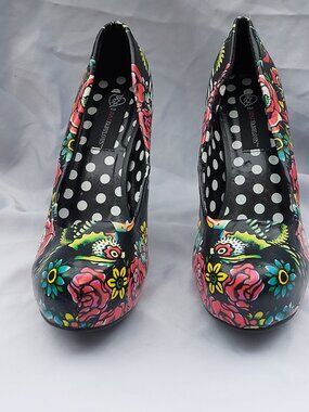 JUST FABULOUS Black Tattoo Skulls Roses Print Heels Stiletto Sz 10 Goth